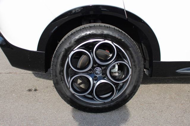 Used 2025 Alfa Romeo Tonale w/ Premium Package image 39