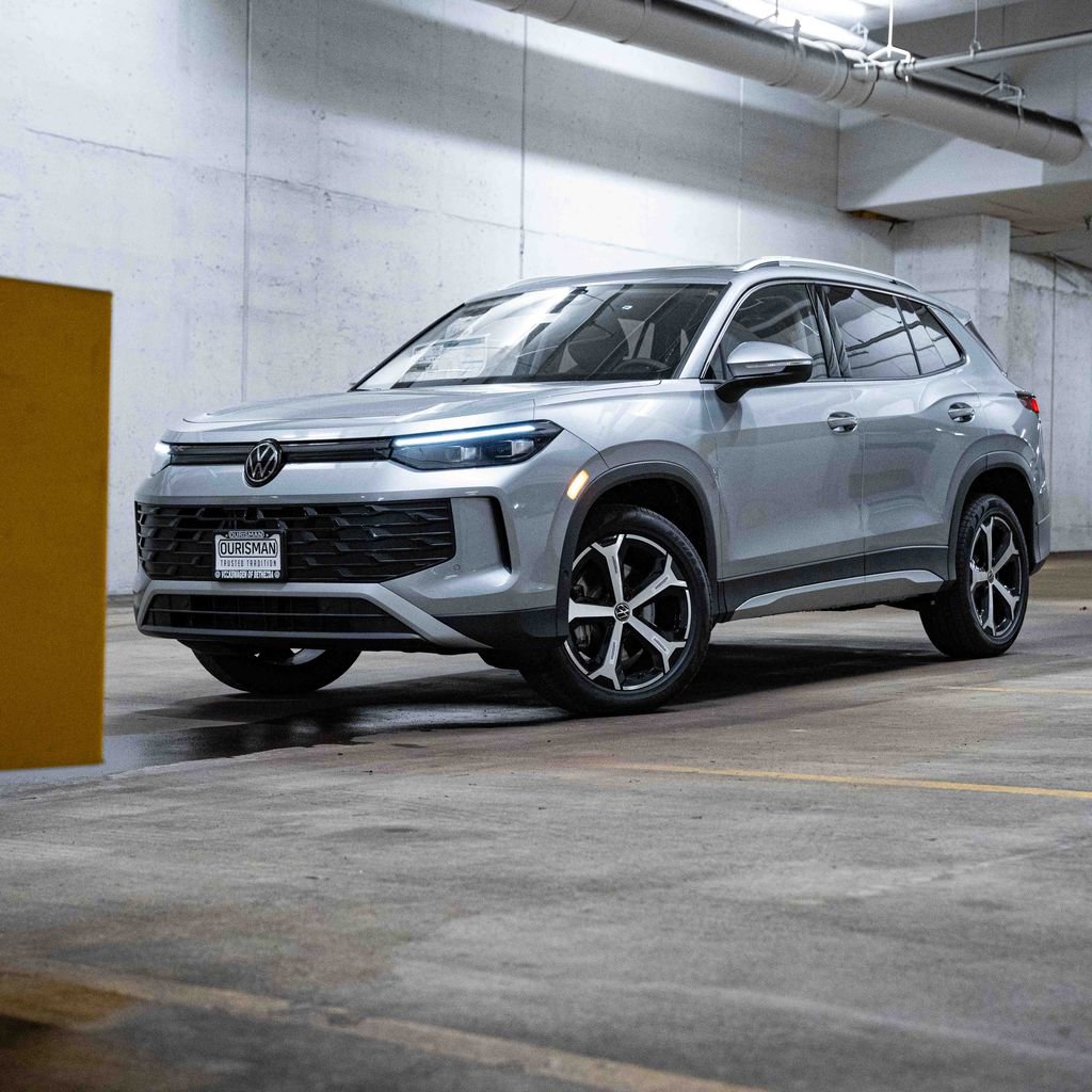 New 2026 Volkswagen Tiguan SE FWD image 1