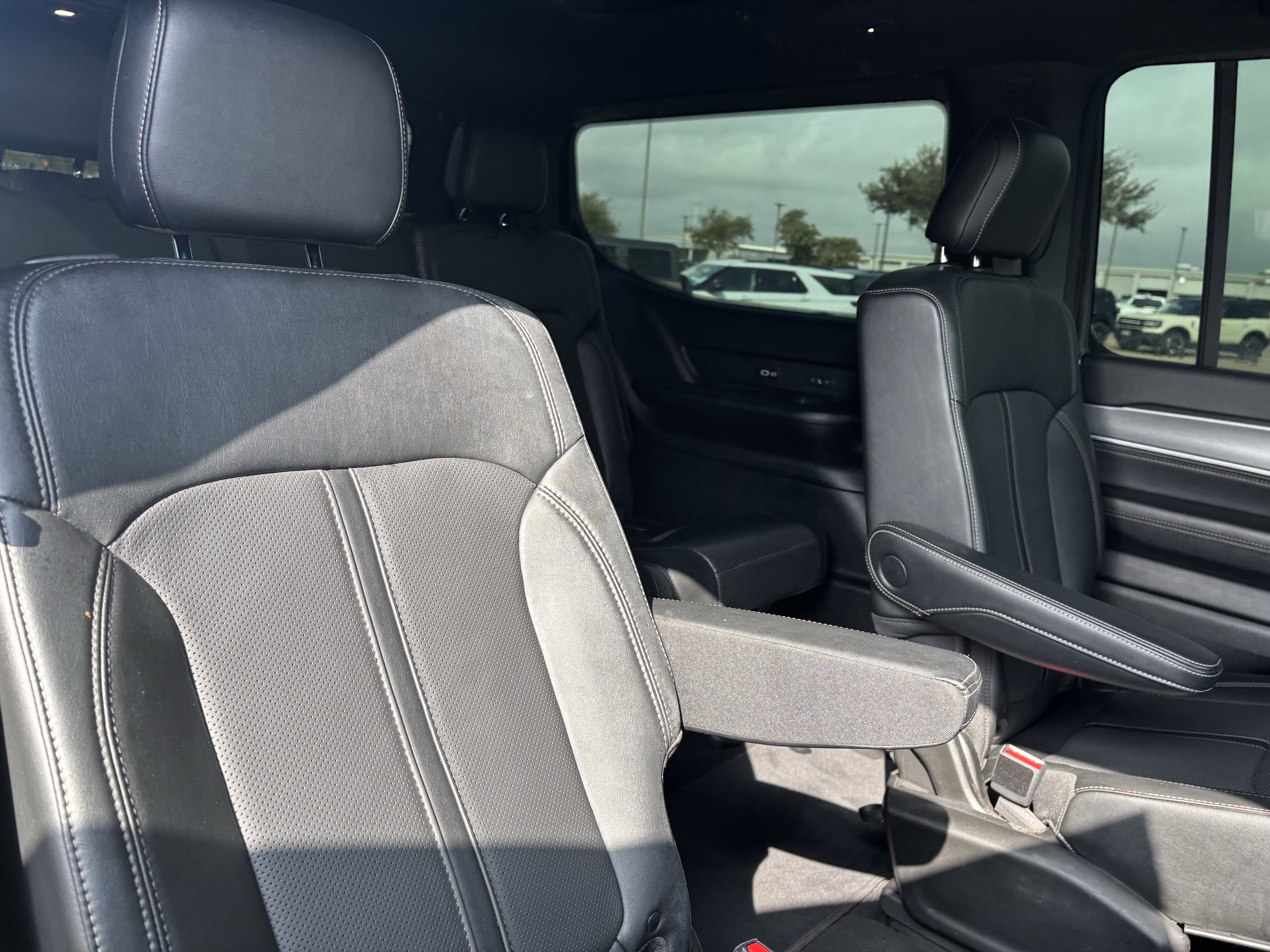 Used 2023 Jeep Wagoneer Series II AWD/4WD image 23