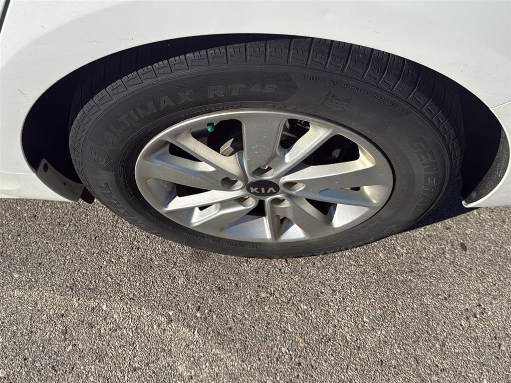 Used 2018 Kia Optima LX image 8