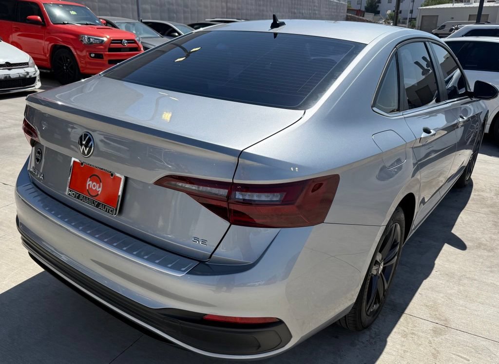 Used 2024 Volkswagen Jetta SE w/ Panoramic Sunroof Package FWD image 10