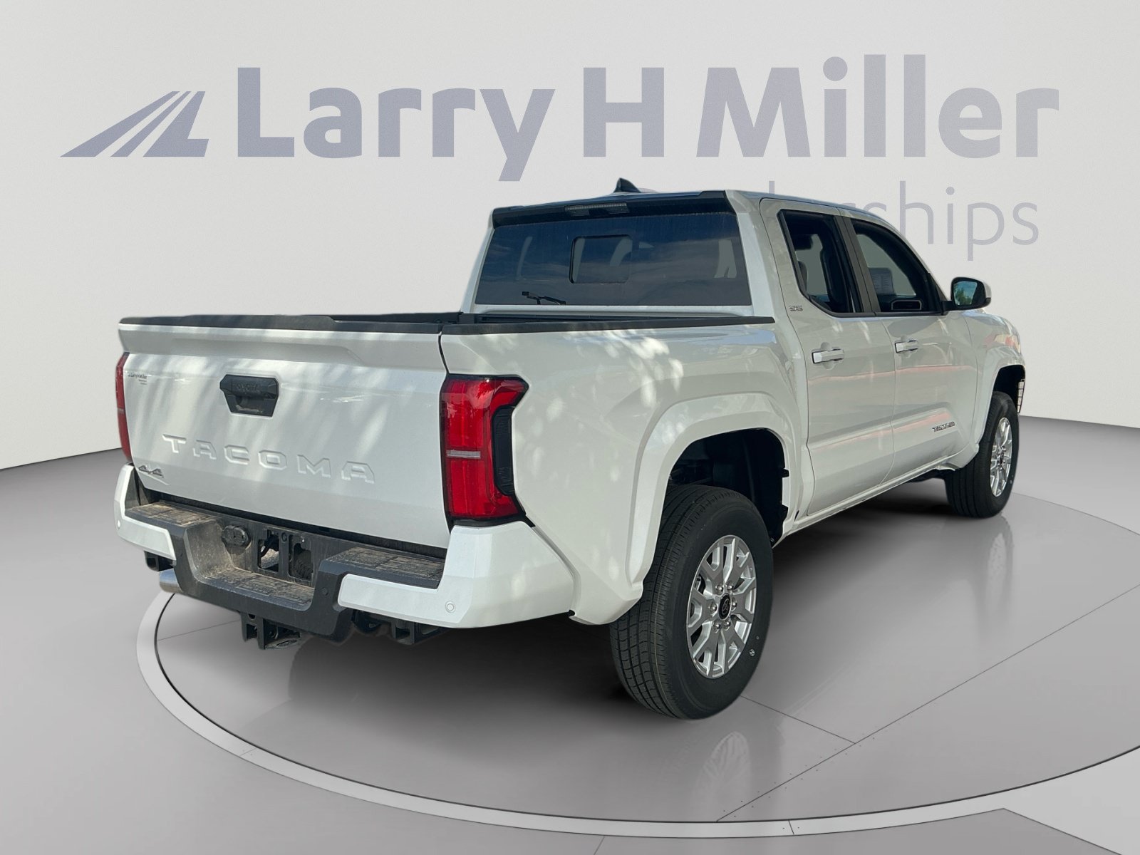 Used 2026 Toyota Tacoma SR5 w/ SR5 Upgrade Package AWD/4WD image 5