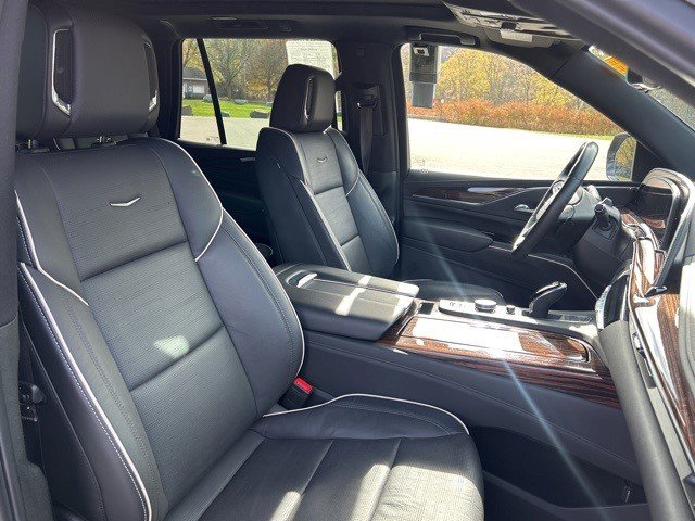 Certified 2023 Cadillac Escalade Premium Luxury image 11