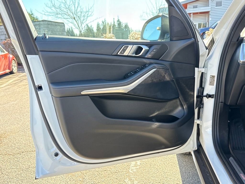 Used 2025 BMW X5 xDrive40i image 12