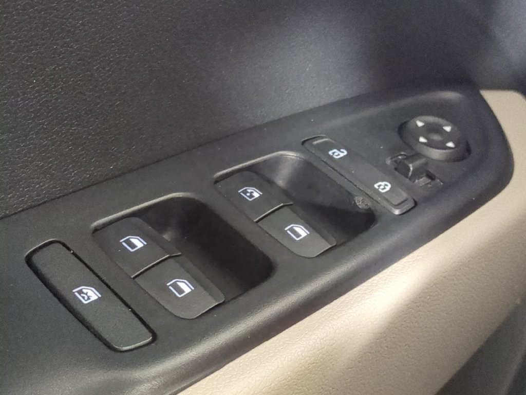 Used 2025 Hyundai Venue SEL FWD image 39