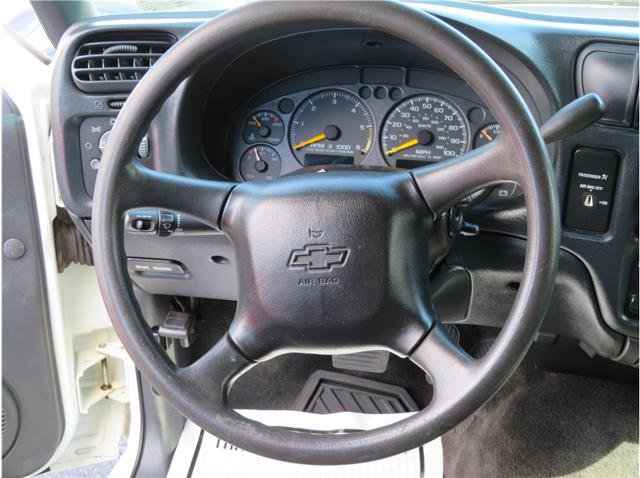 Used 2001 Chevrolet S10 Pickup LS w/ Preferred Equipment Group RWD image 8