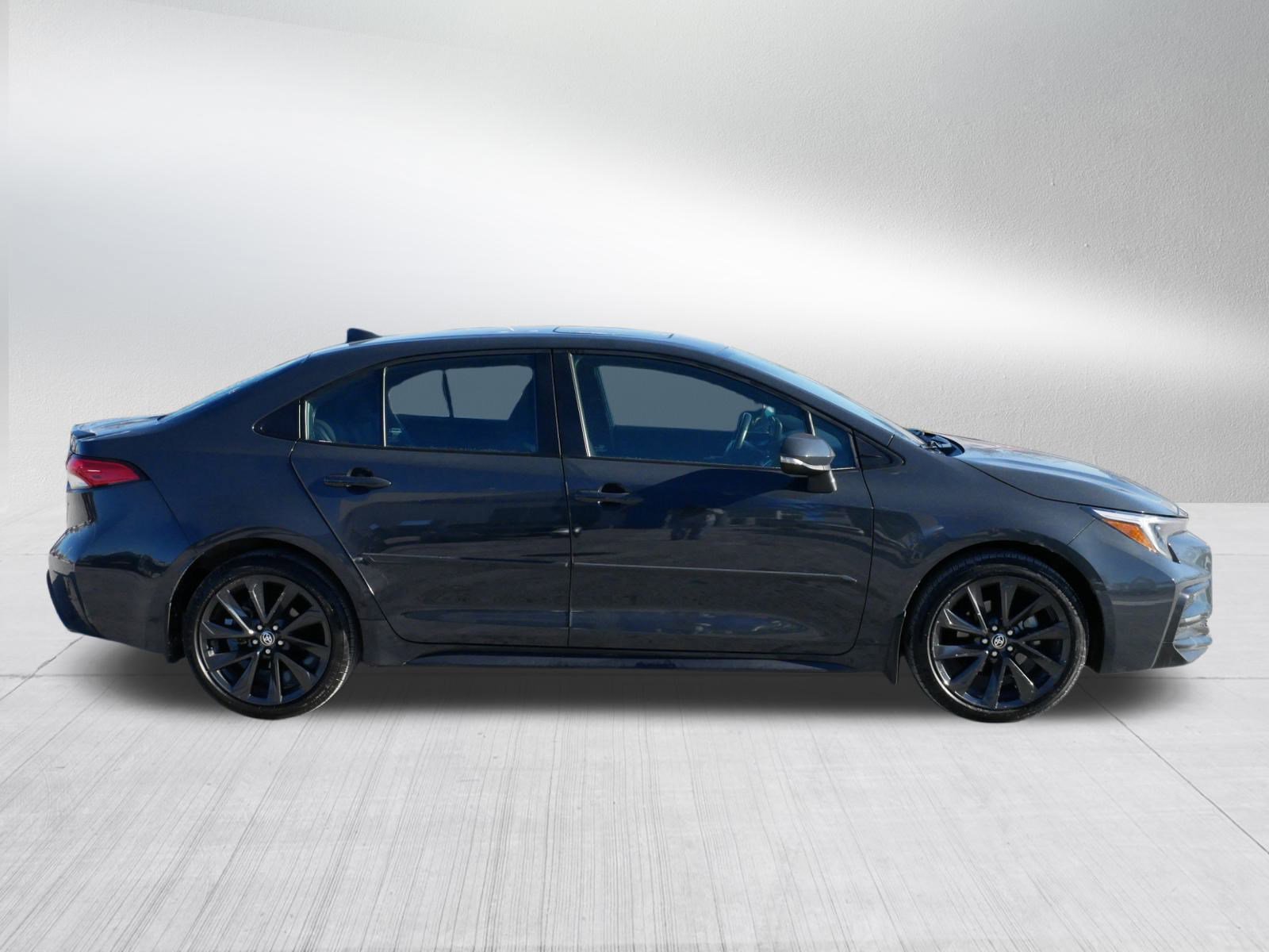 Used 2023 Toyota Corolla SE w/ SE Premium Package image 8