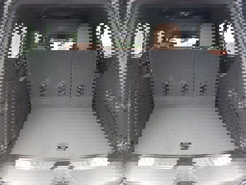 New 2025 Chevrolet Suburban High Country image 31