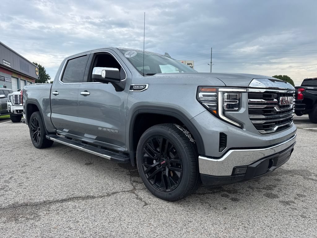 Used 2023 GMC Sierra 1500 SLT w/ SLT Premium Package AWD/4WD image 9