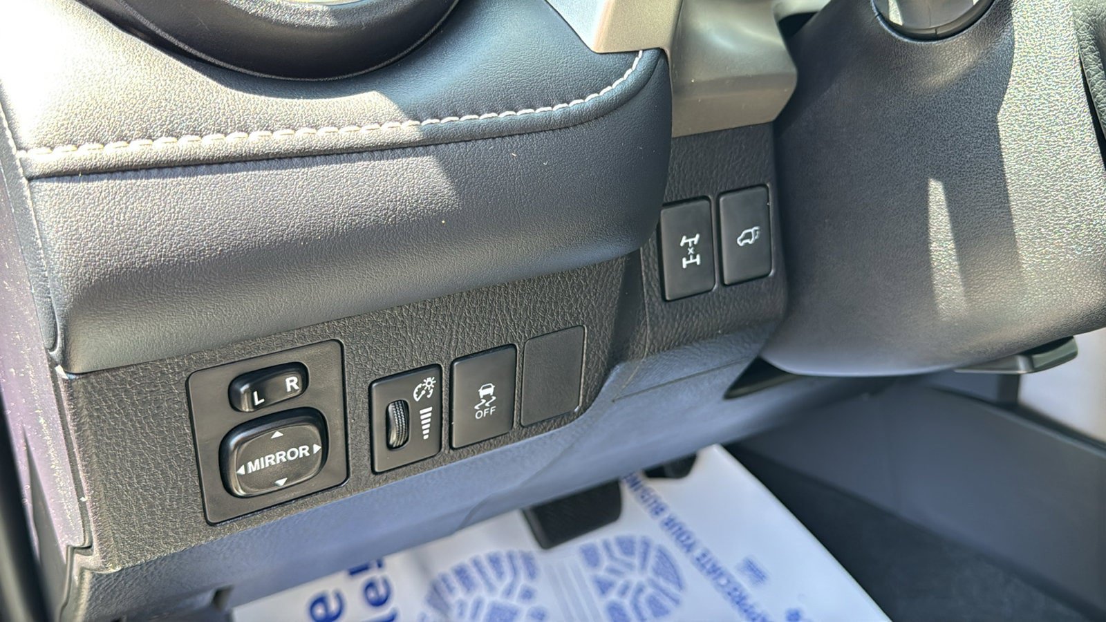 Used 2015 Toyota RAV4 Limited AWD/4WD image 17