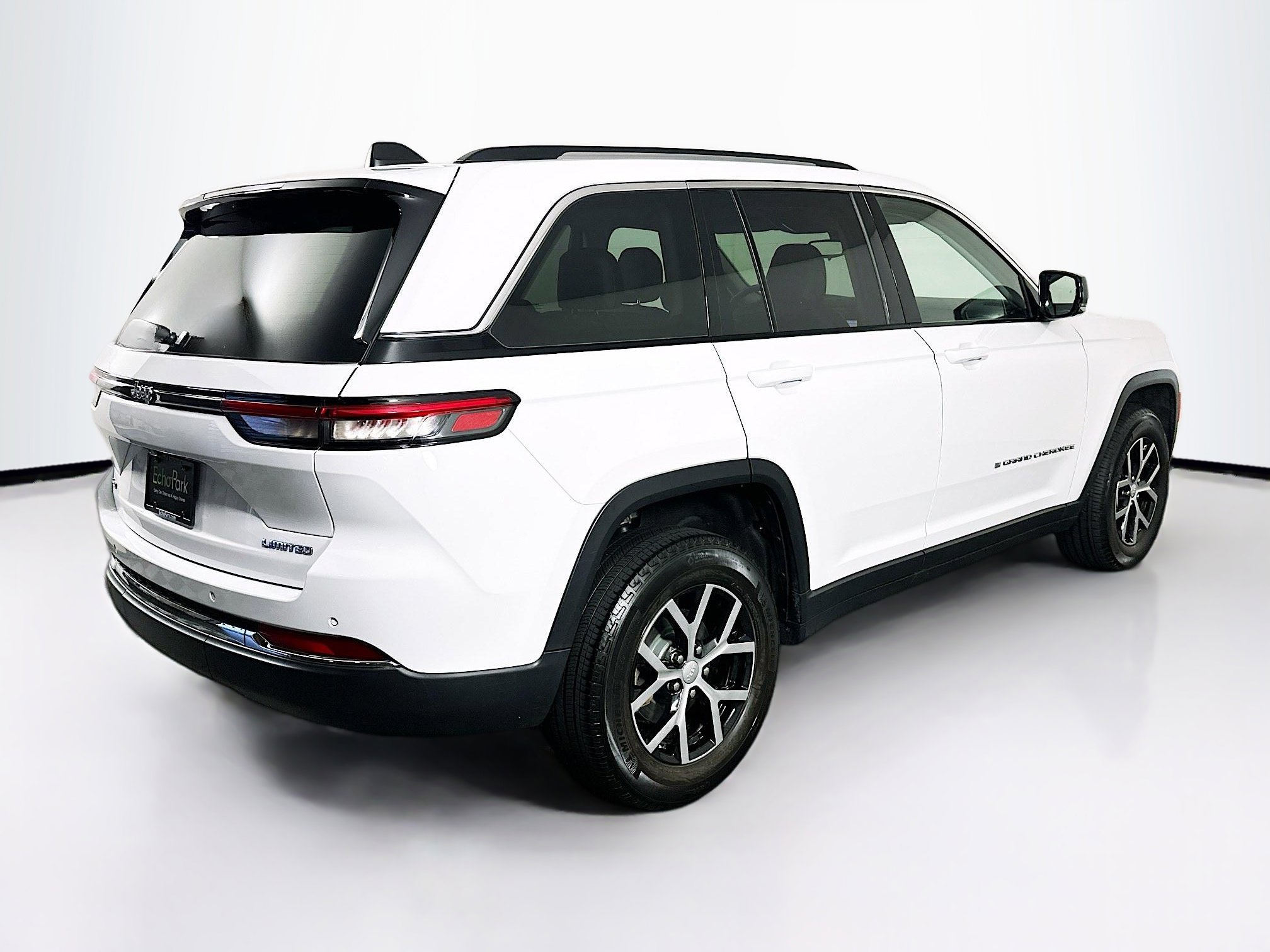 Used 2023 Jeep Grand Cherokee Limited AWD/4WD image 9