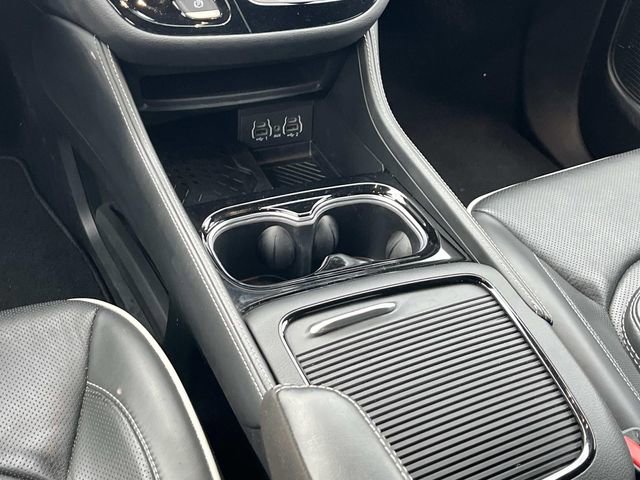Used 2025 Chrysler Pacifica Limited FWD image 14