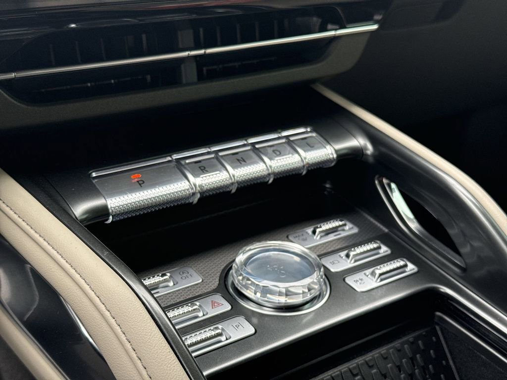 Used 2025 Lincoln Nautilus Premier AWD/4WD image 19