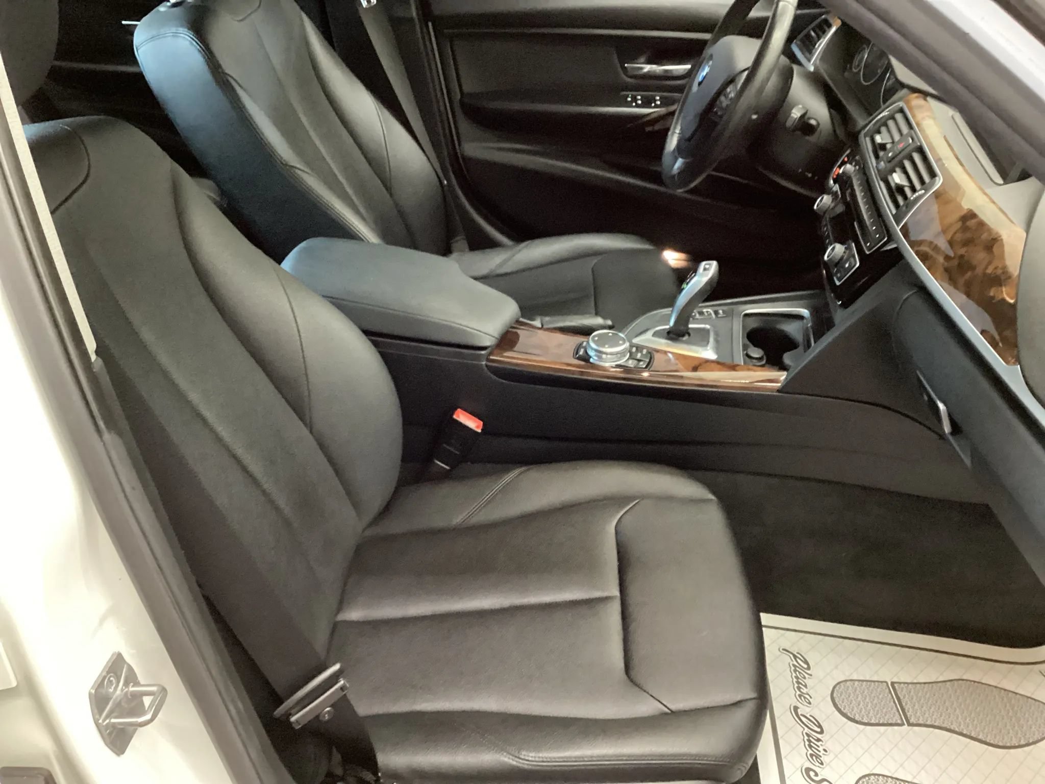Used 2016 BMW 320i xDrive Sedan AWD/4WD image 10
