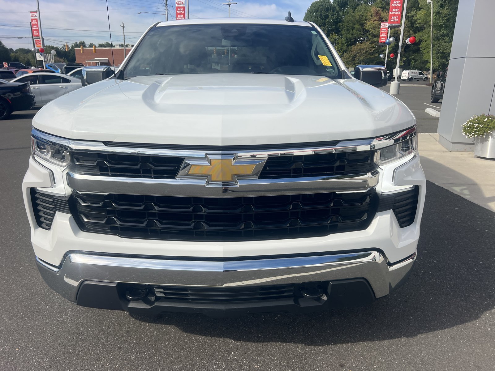 Used 2025 Chevrolet Silverado 1500 LT AWD/4WD image 3