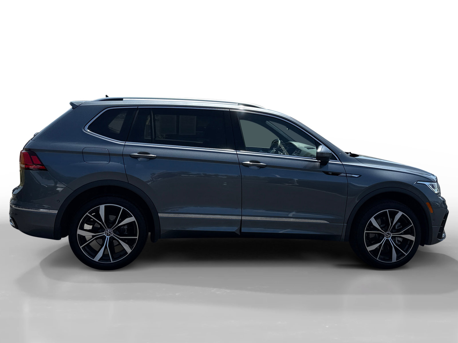 Used 2024 Volkswagen Tiguan SEL R-Line AWD/4WD image 6