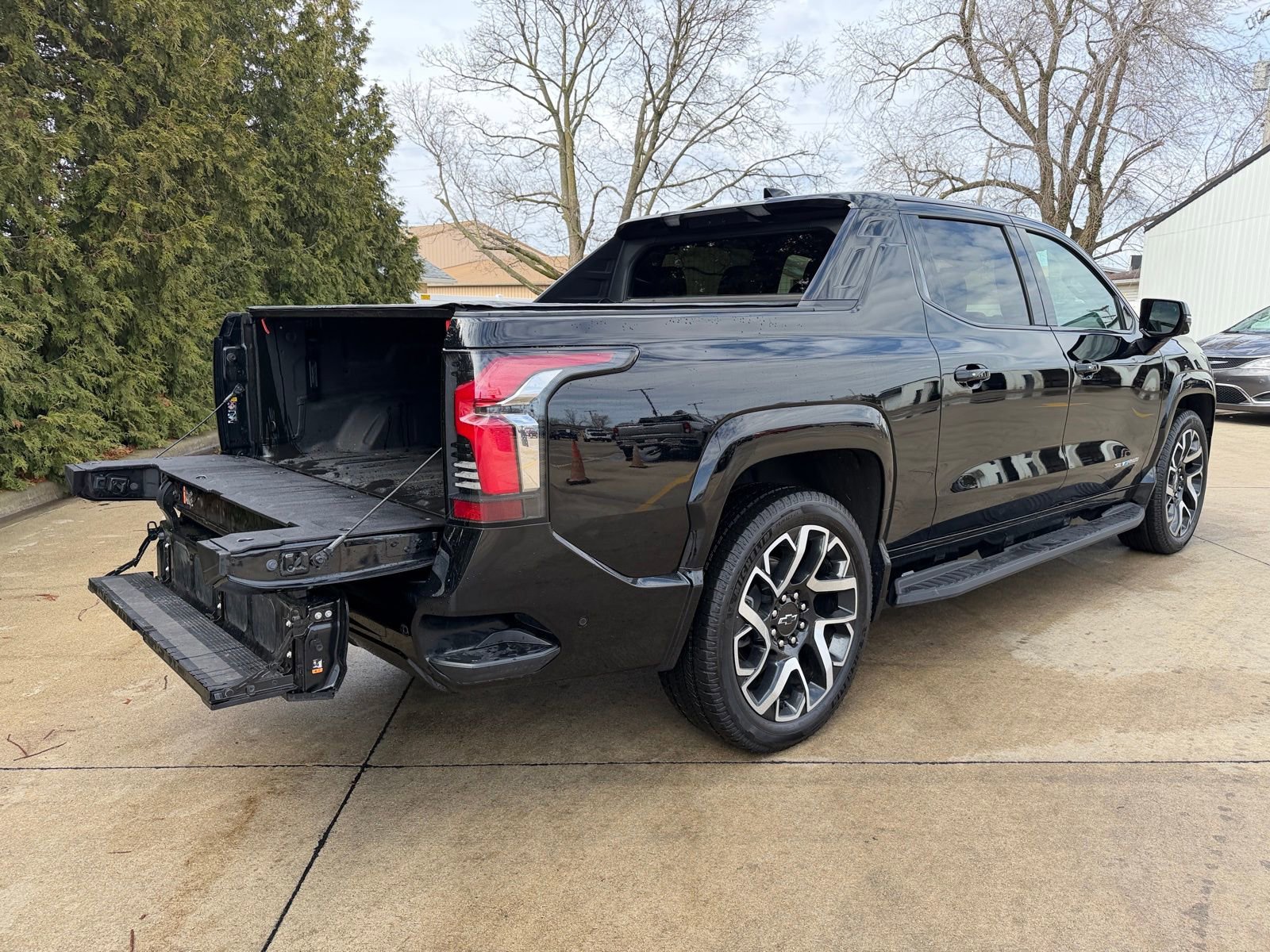 Used 2024 Chevrolet Silverado EV RST image 32