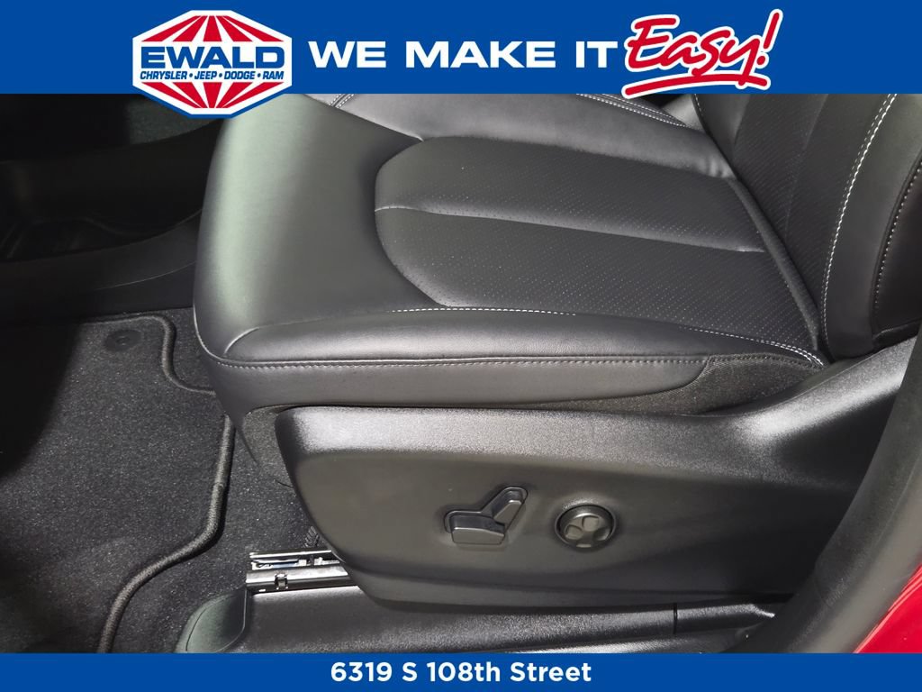 New 2027 Chrysler Pacifica Select FWD image 12