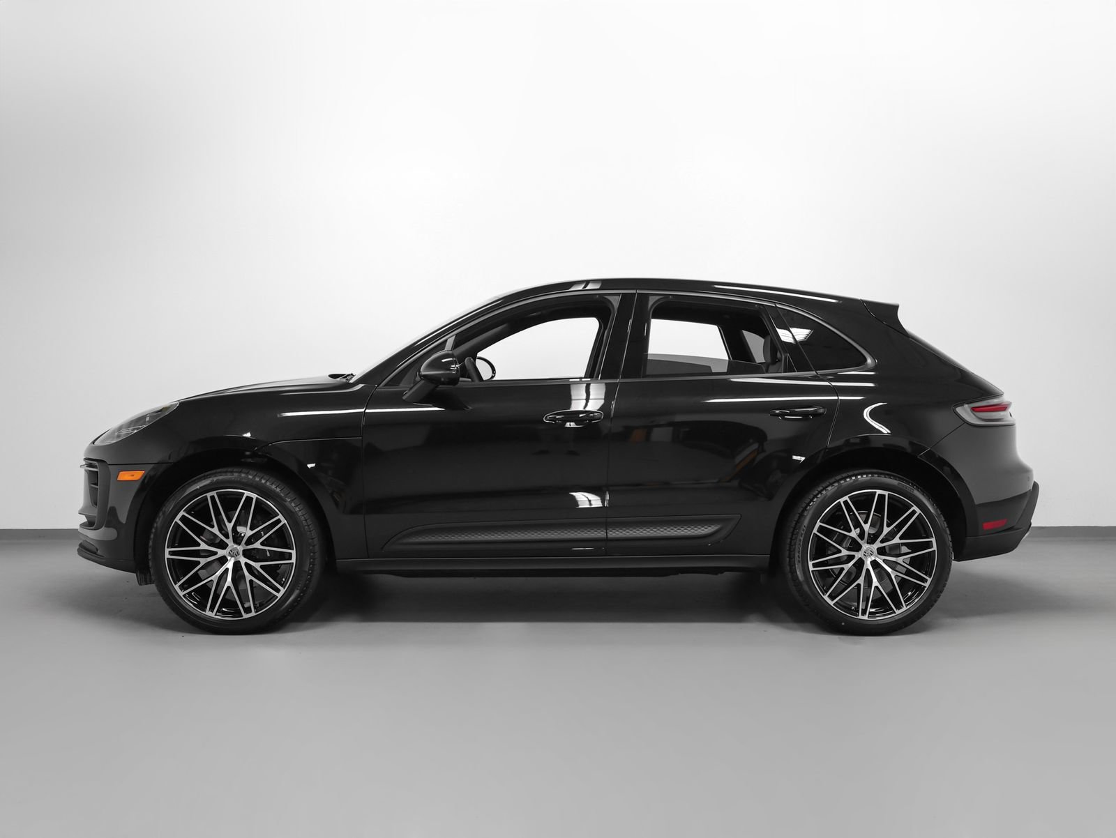 New 2026 Porsche Macan AWD/4WD image 2
