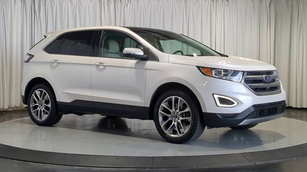 Used 2018 Ford Edge Titanium w/ Equipment Group 301A AWD/4WD image 2