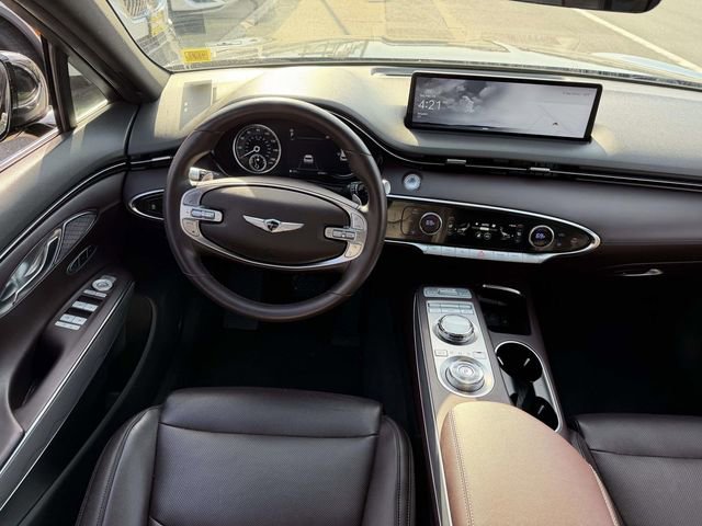 Used 2022 Genesis GV70 2.5T w/ Advanced Package image 13