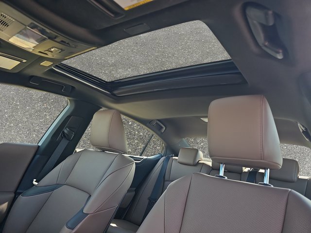 Certified 2025 Lexus ES 300h w/ Premium Package image 30