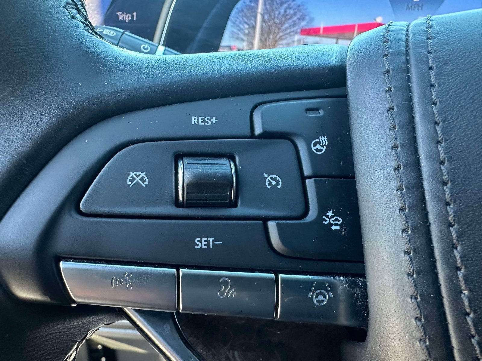 Certified 2022 Cadillac Escalade Premium Luxury Platinum image 18