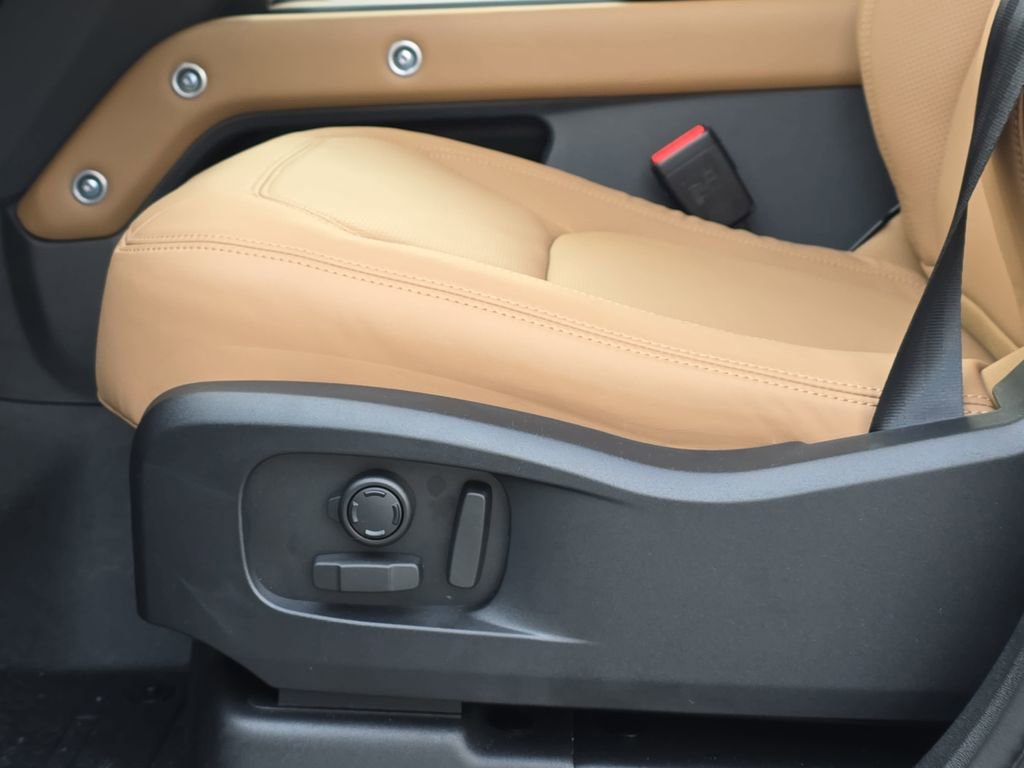 New 2026 Land Rover Defender 110 X-Dynamic SE image 29