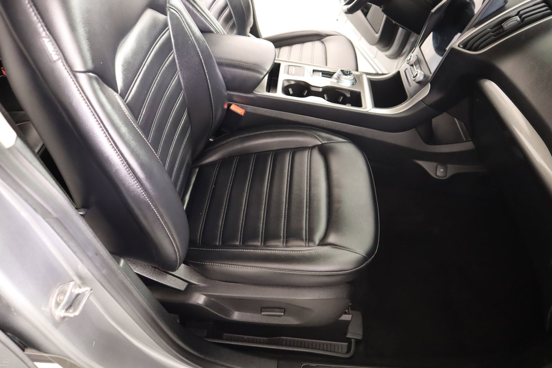 Used 2023 Ford Edge SEL image 13