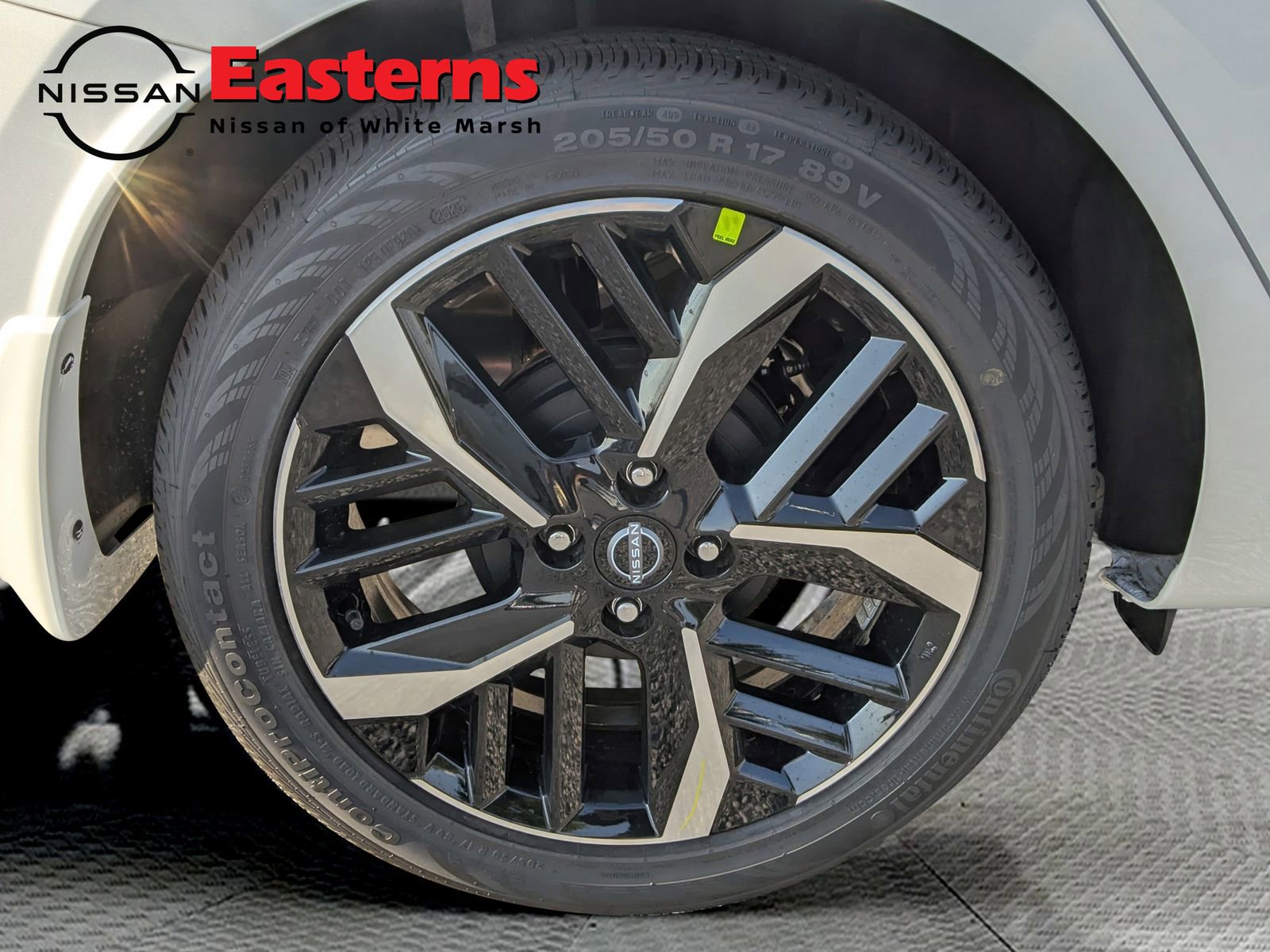 New 2025 Nissan Versa SR w/ Trunk Package image 24