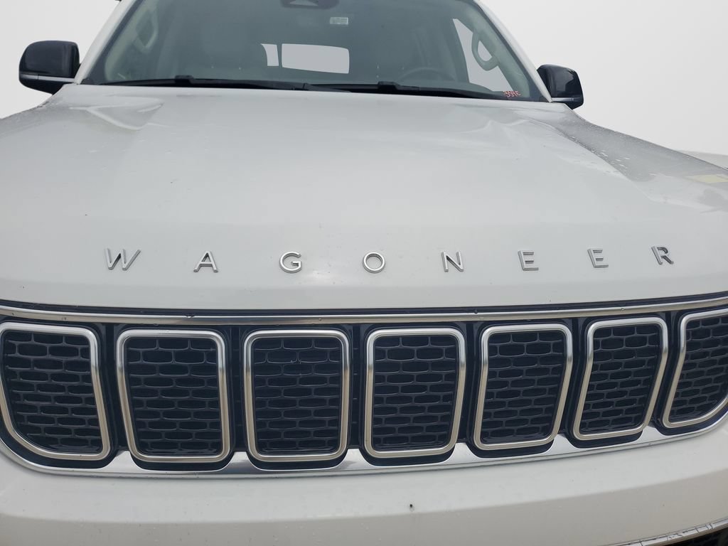 Used 2023 Jeep Wagoneer L Series II AWD/4WD image 2