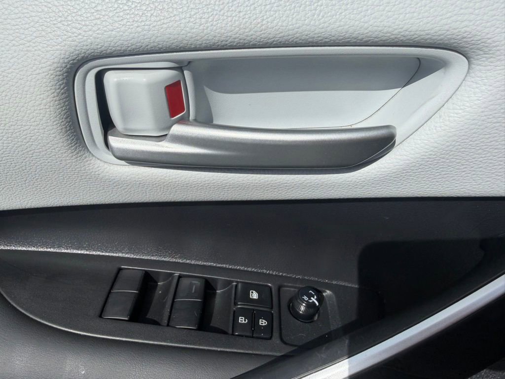 Used 2022 Toyota Corolla SE image 32