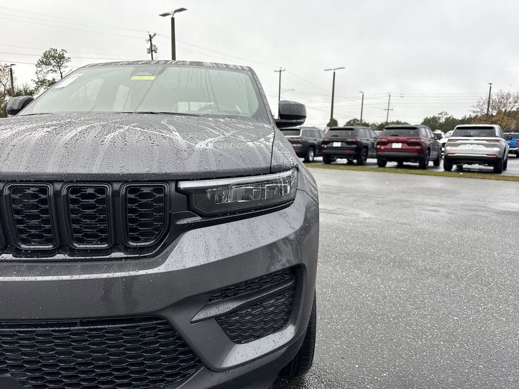 New 2025 Jeep Grand Cherokee Altitude image 9