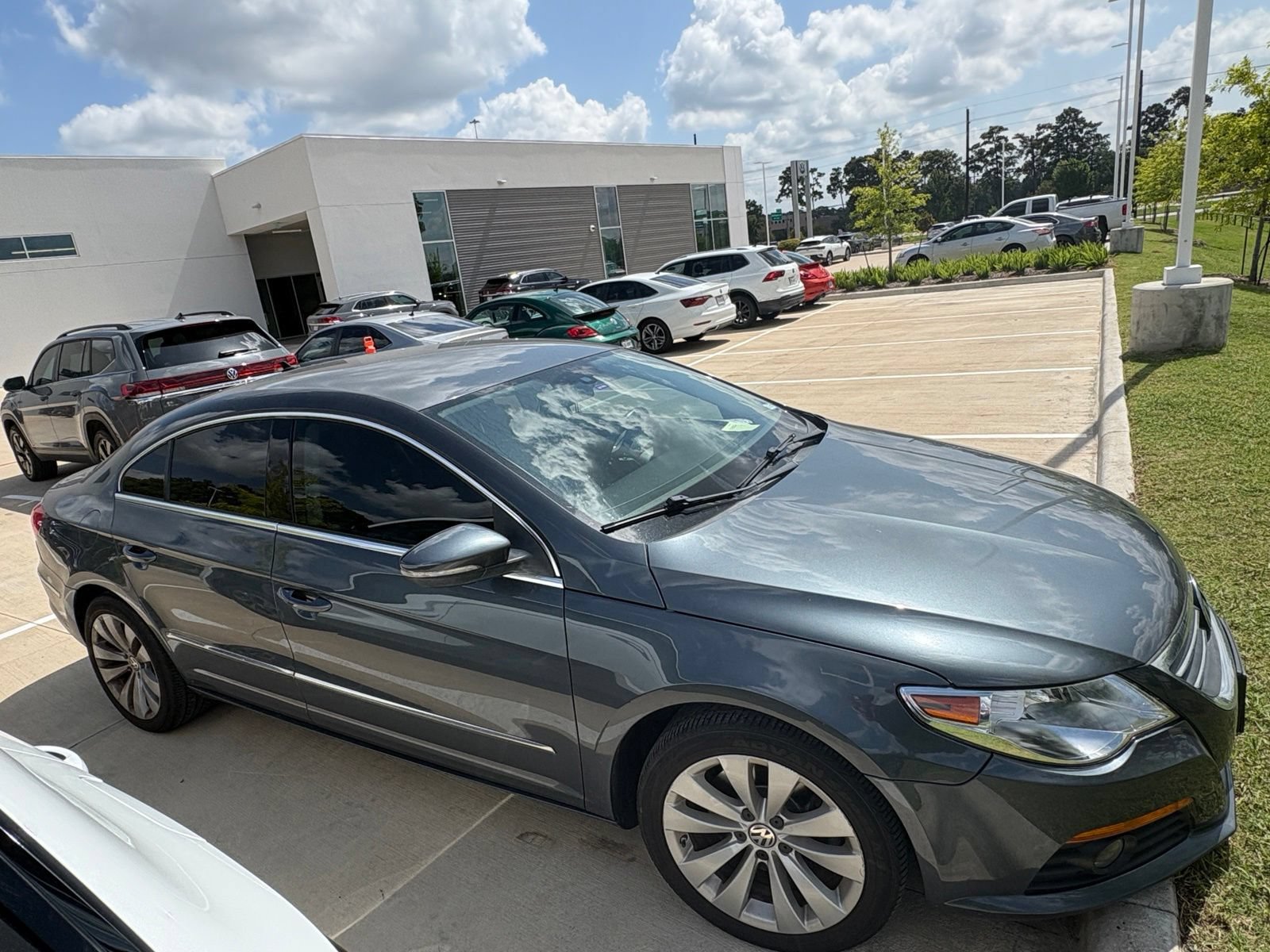 Used 2010 Volkswagen CC Sport FWD image 2