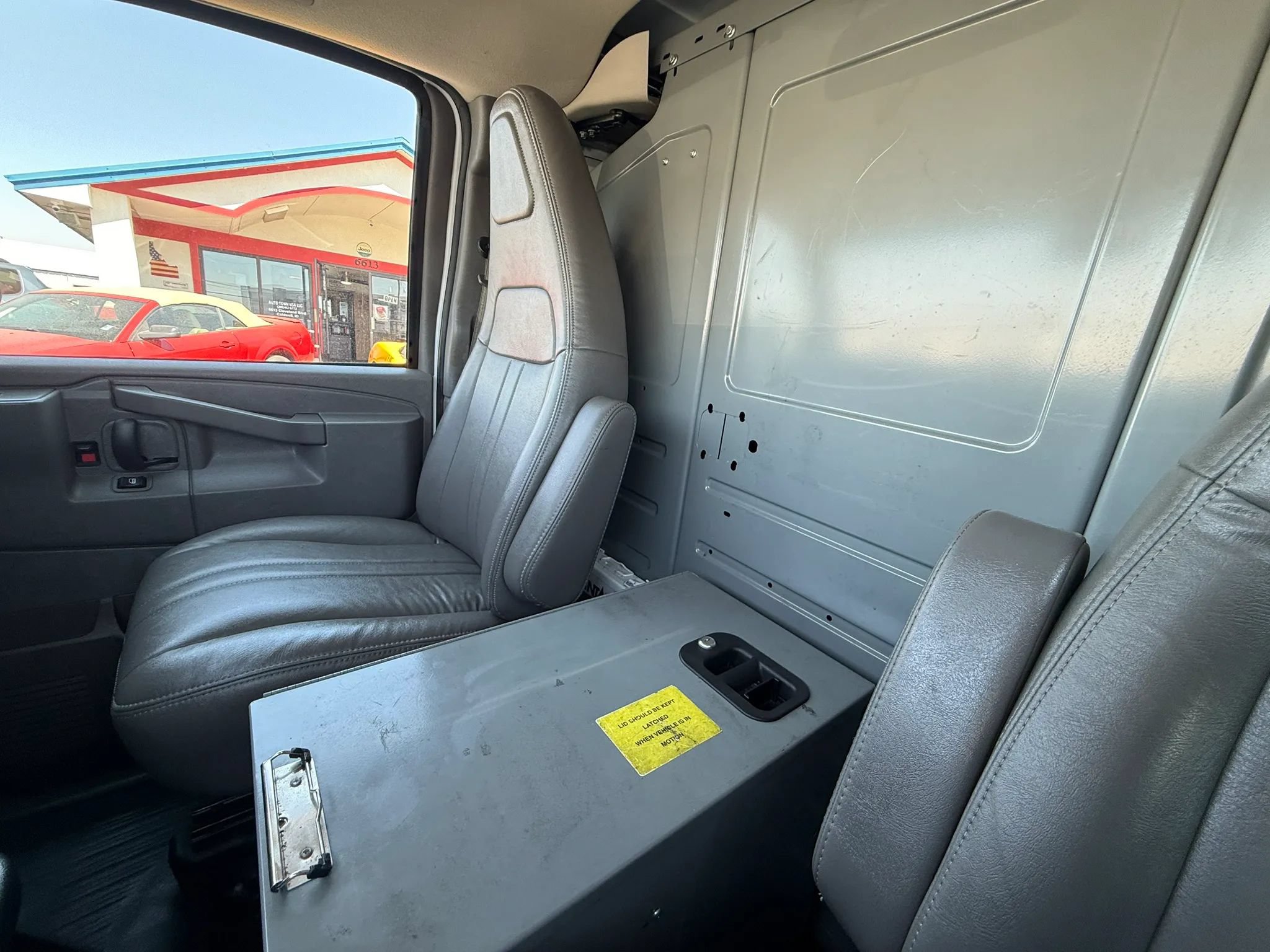 Used 2017 Chevrolet Express 3500 Extended RWD image 12
