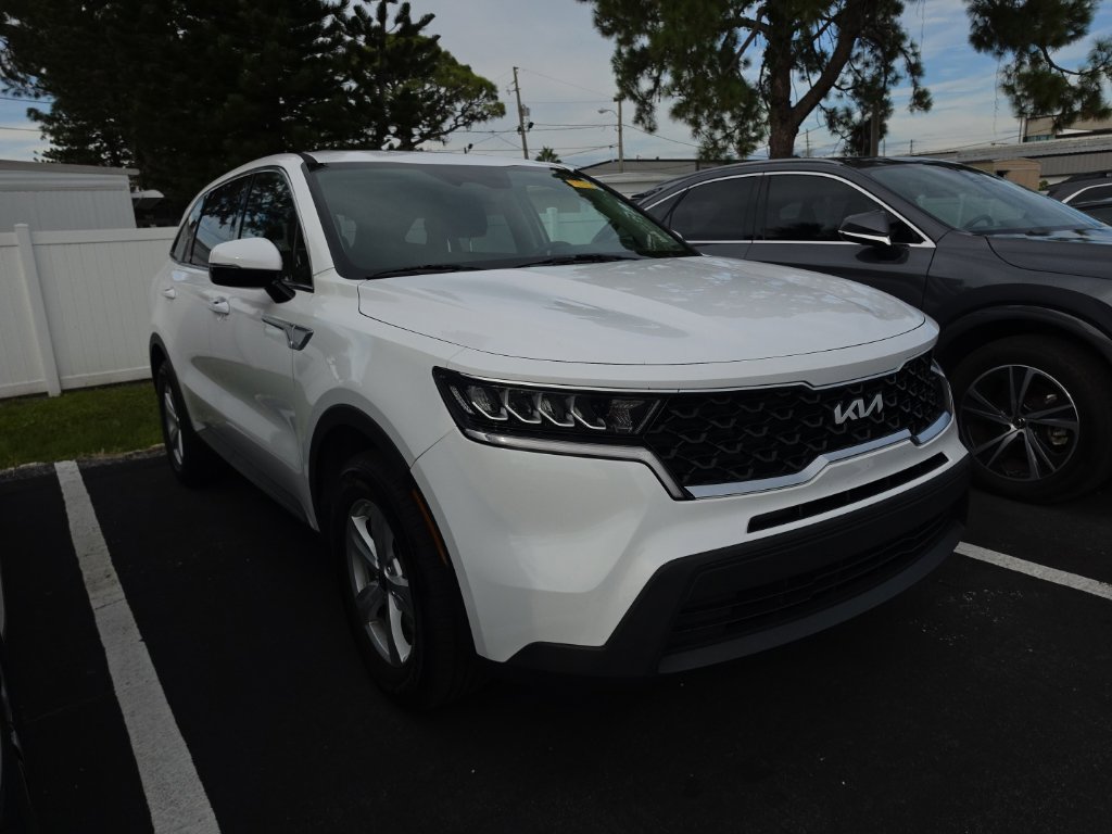 Certified 2023 Kia Sorento LX FWD image 3