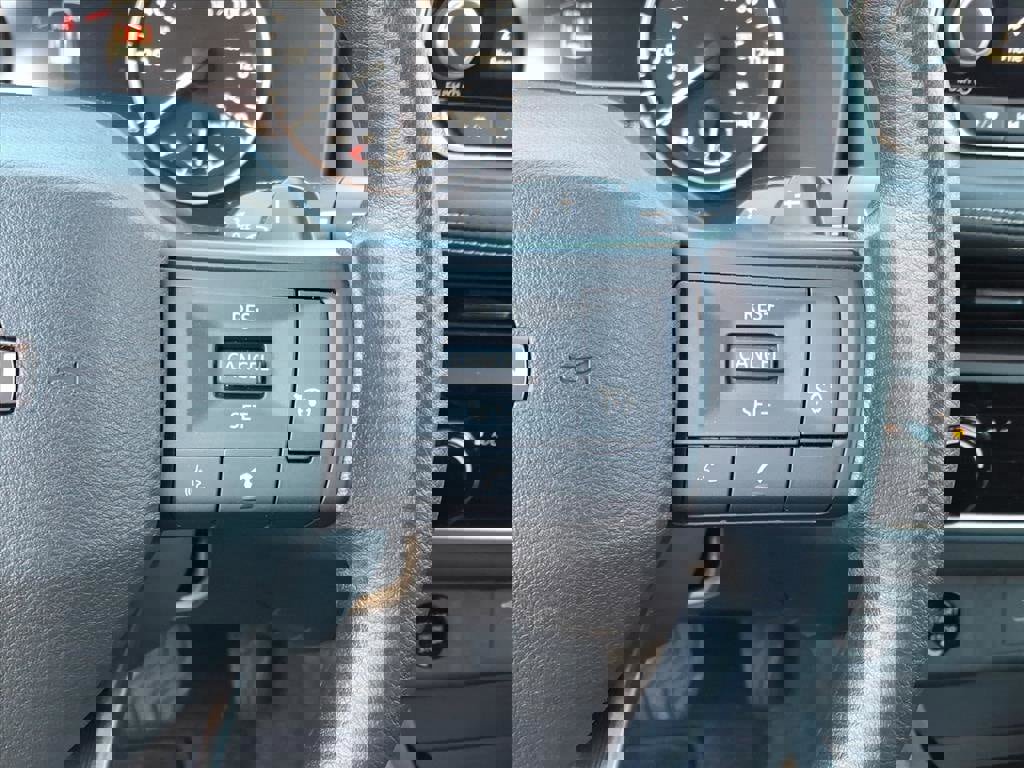 Used 2025 Nissan Rogue S image 18