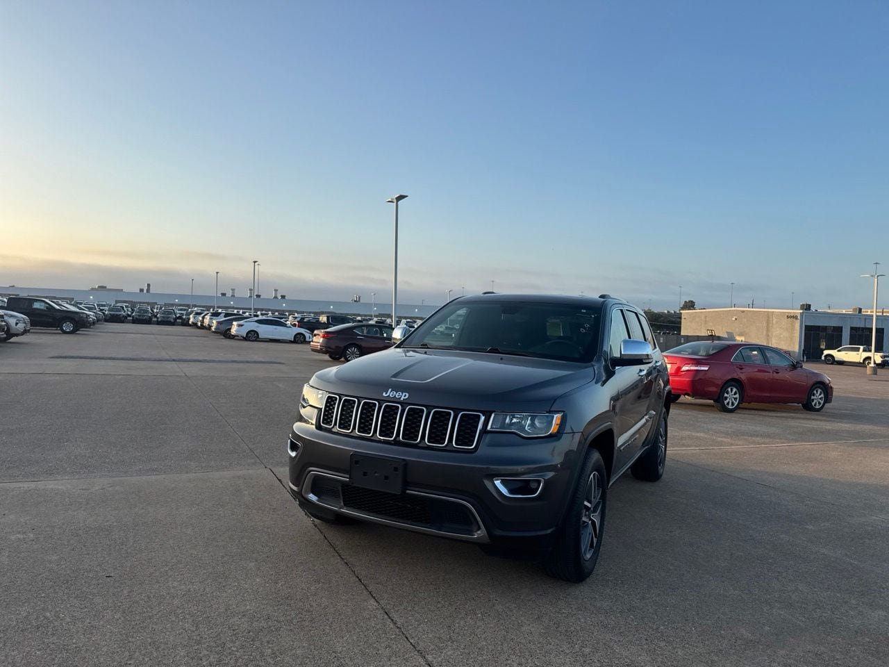 Used 2020 Jeep Grand Cherokee Limited AWD/4WD image 7