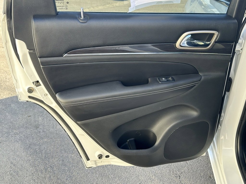 Used 2017 Jeep Grand Cherokee Overland image 13