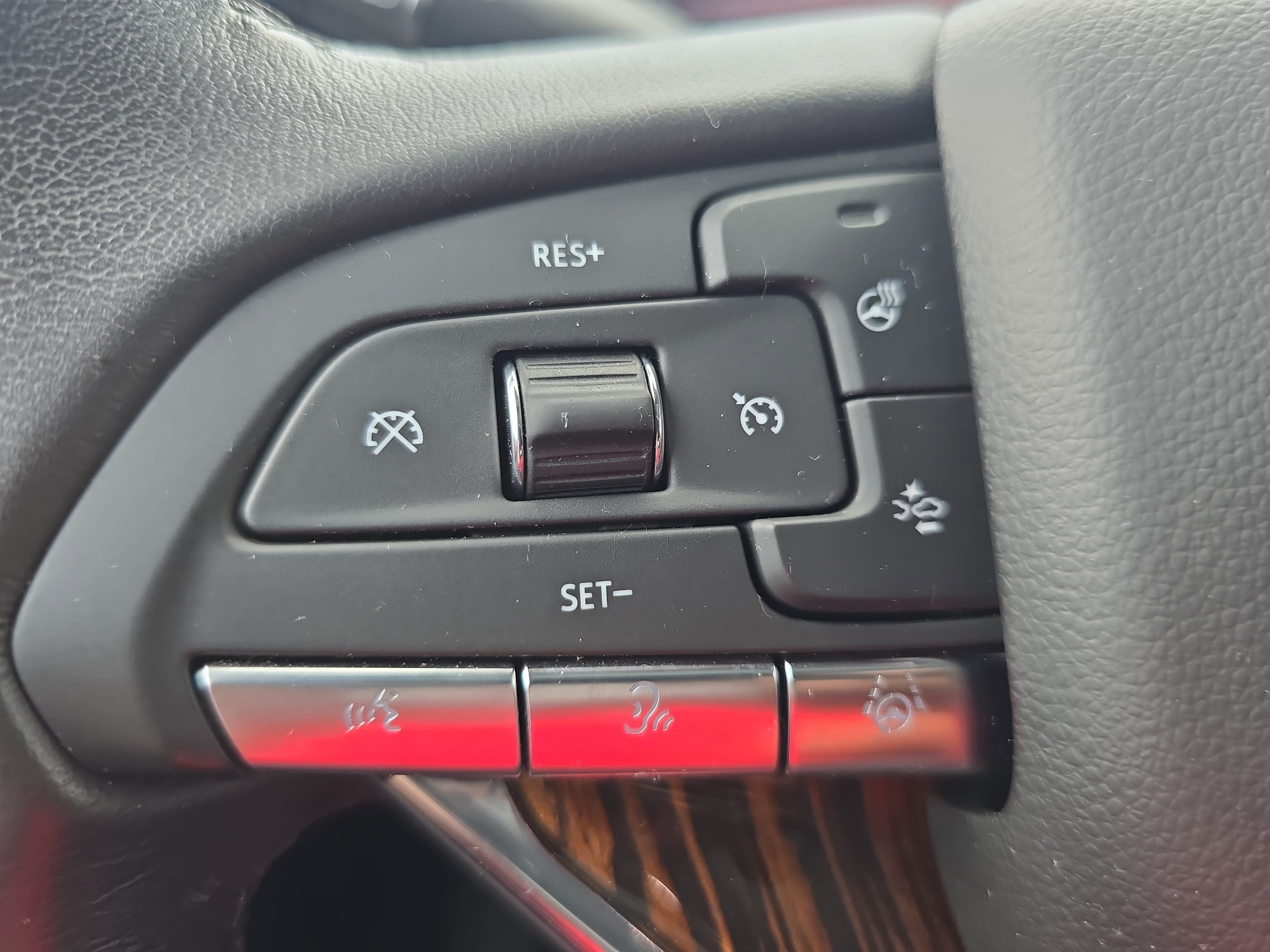Used 2023 Cadillac Escalade Premium Luxury AWD/4WD image 18