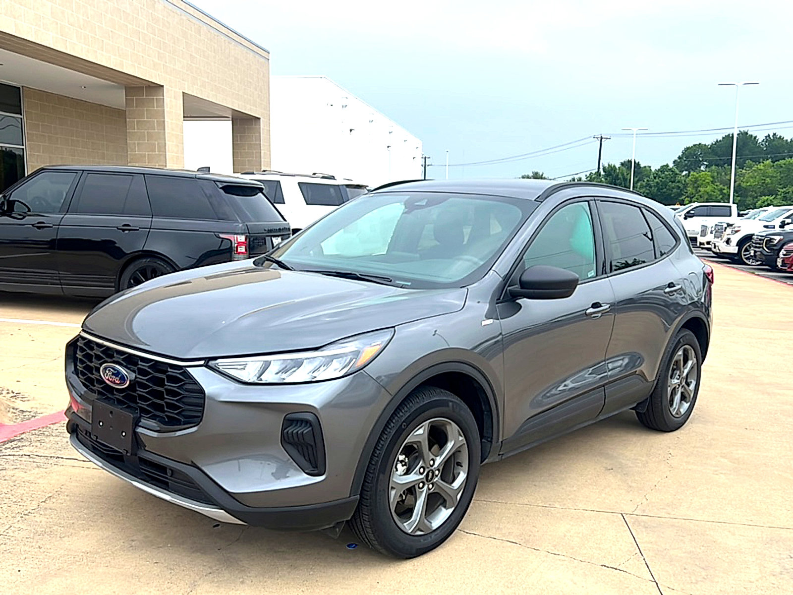 Used 2025 Ford Escape ST-Line AWD/4WD image 2