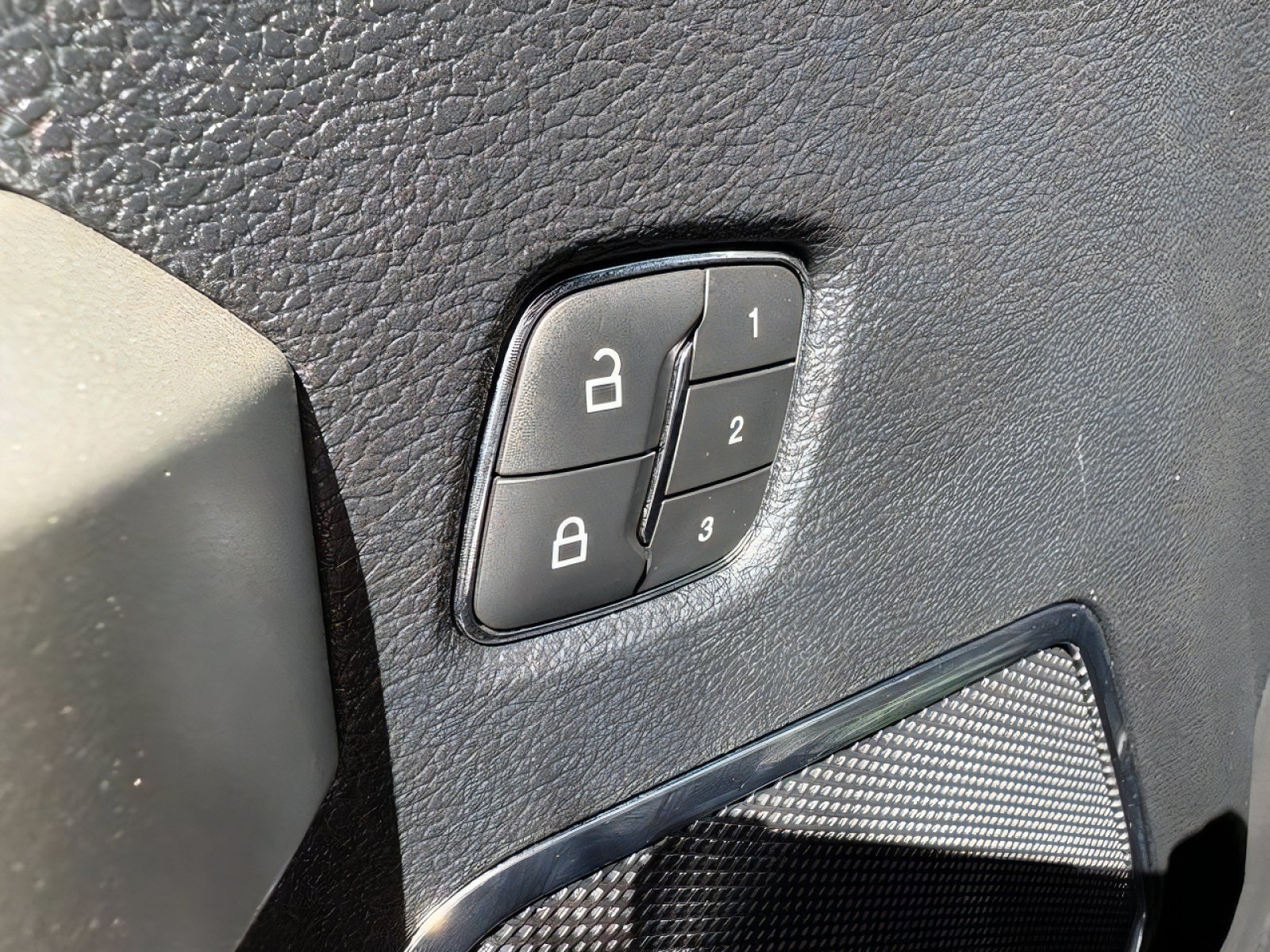 Used 2019 Ford F350 Lariat w/ Lariat Ultimate Package AWD/4WD image 17