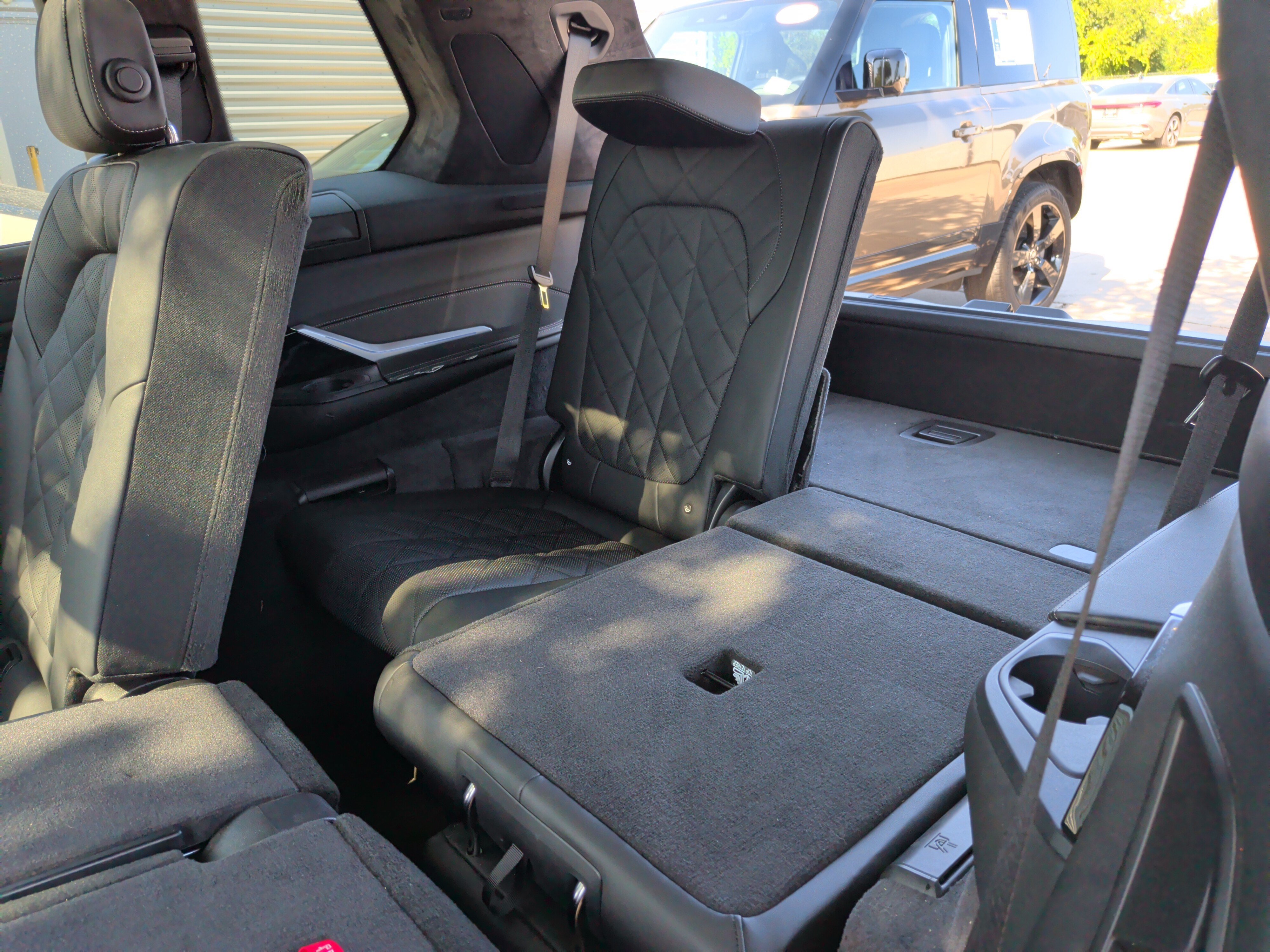 Used 2024 BMW X7 xDrive40i w/ M Sport Package AWD/4WD image 32