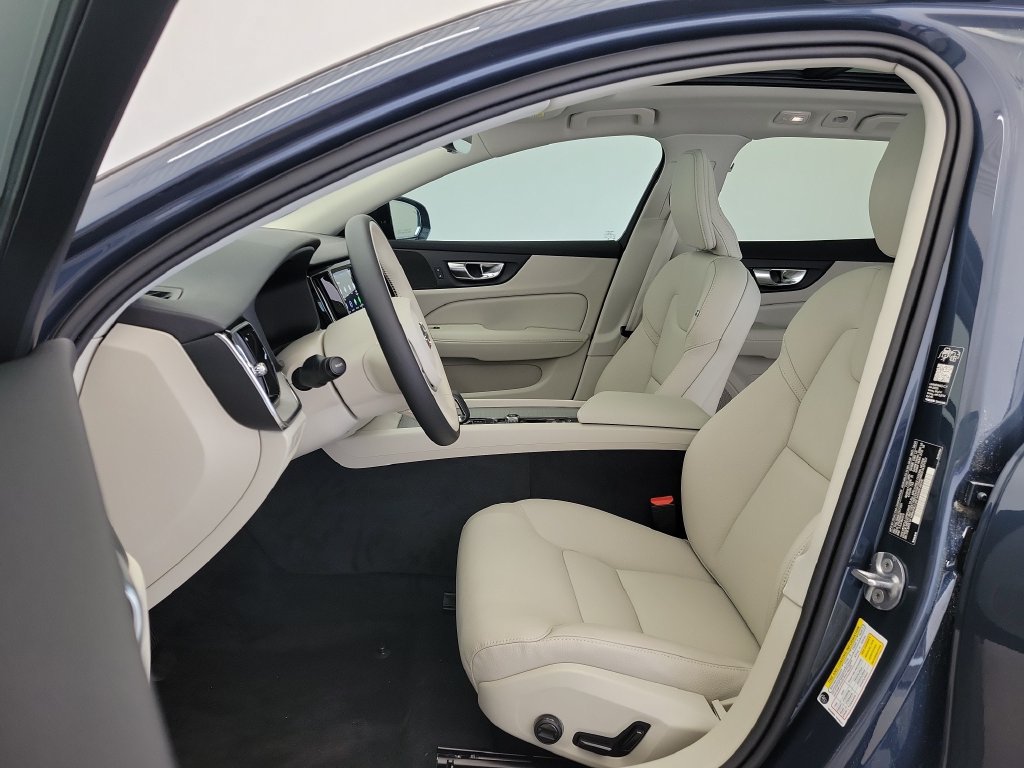 New 2026 Volvo V60 B5 Cross Country Plus w/ Climate Package AWD/4WD image 18