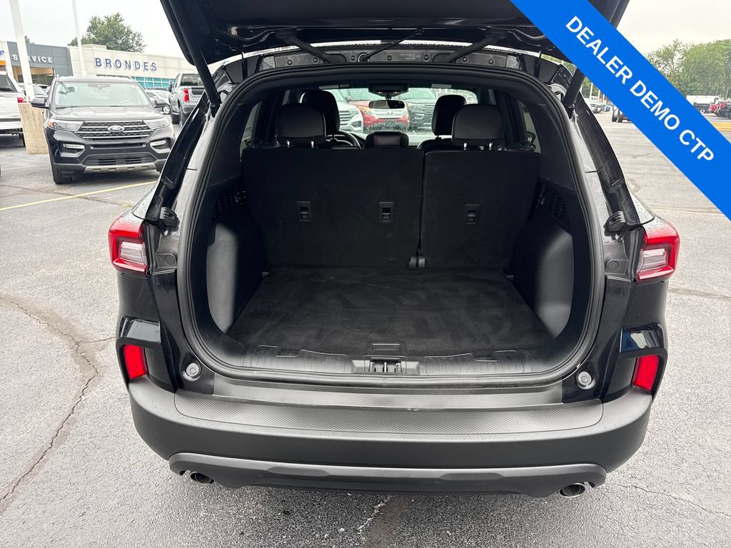 Used 2025 Ford Escape ST-Line Select AWD/4WD image 9