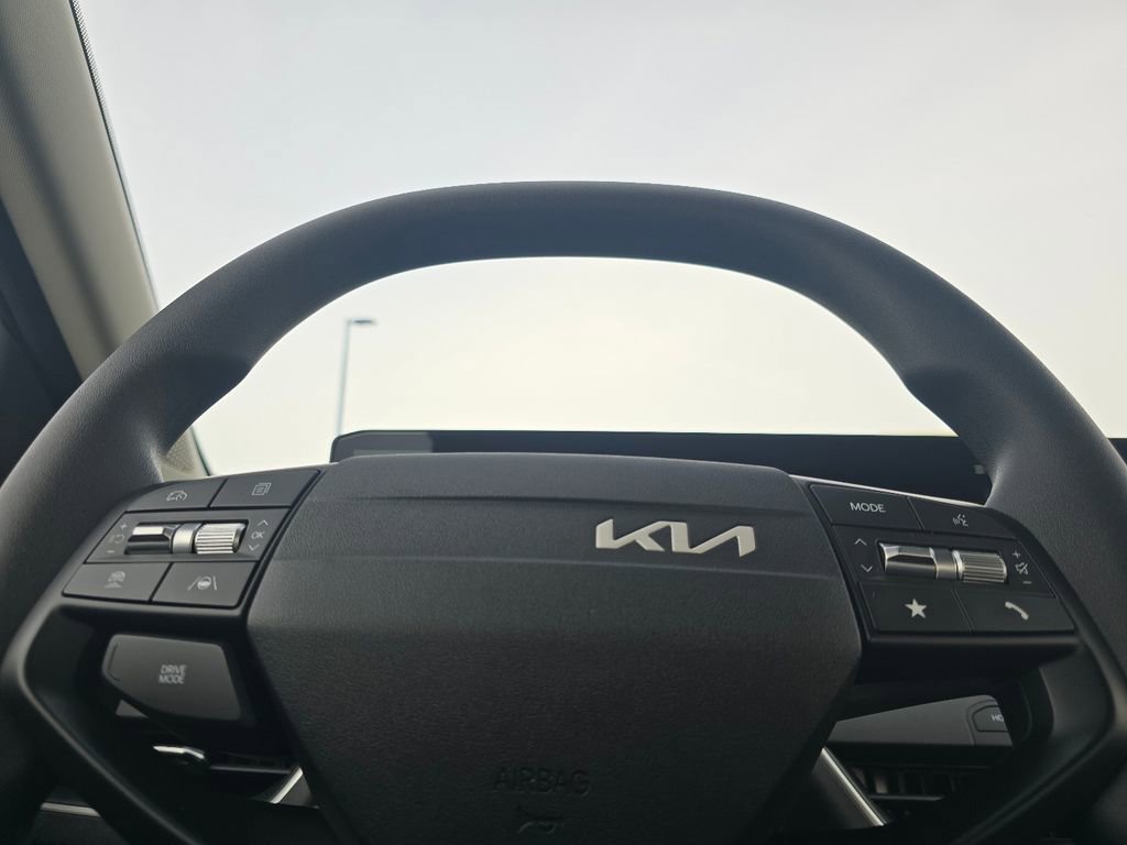 New 2025 Kia K4 LXS image 24
