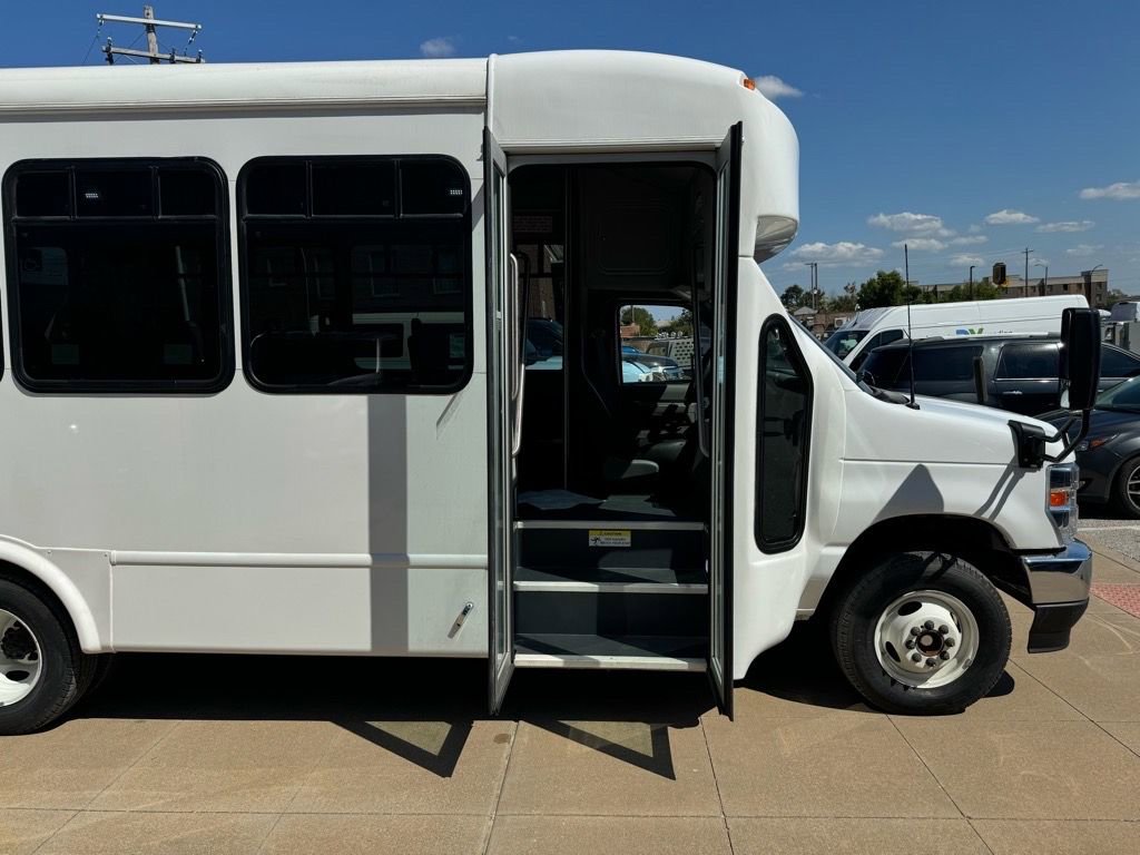 New 2025 Ford E-450 and Econoline 450 Super Duty w/ Shuttle Bus Prep Package RWD image 47