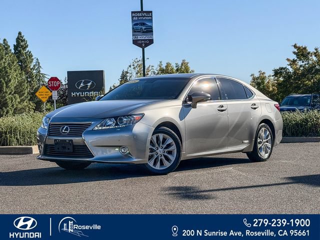 Used 2015 Lexus ES 300h w/ Navigation System Package