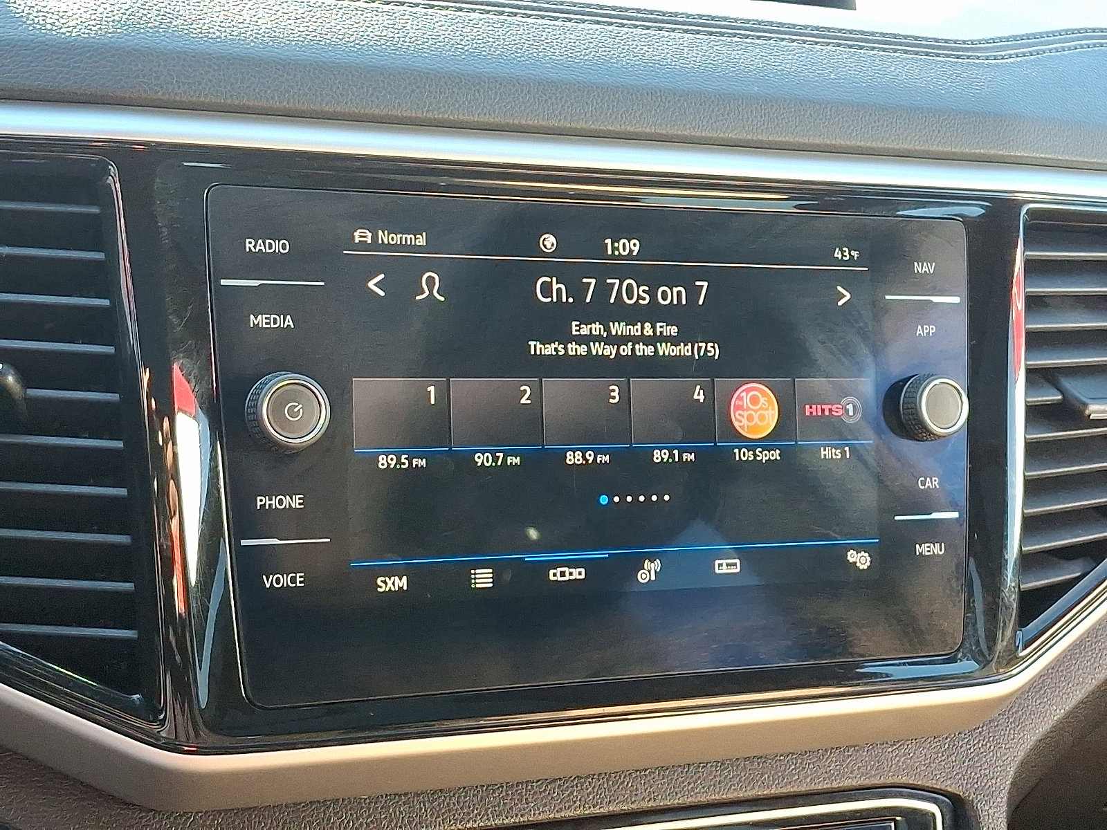 Used 2022 Volkswagen Atlas Cross Sport SEL Premium R-Line image 19