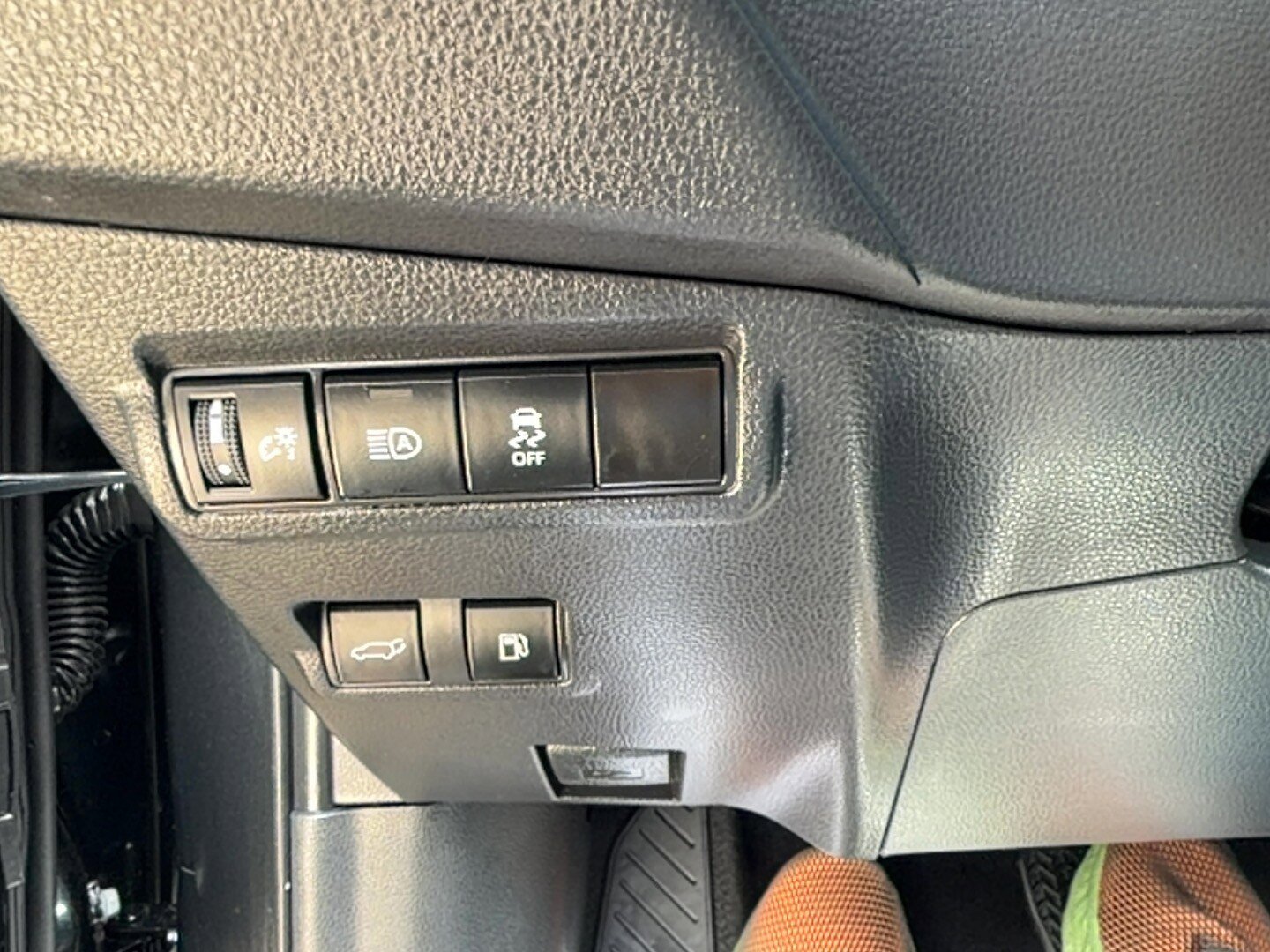 Used 2024 Toyota Corolla Cross AWD Hybrid image 18